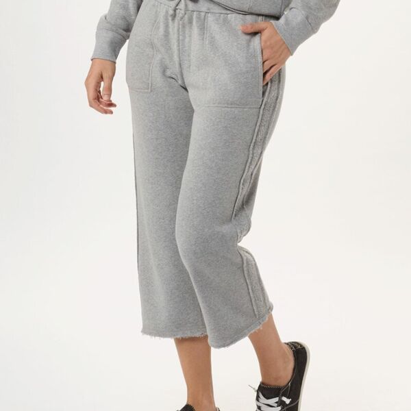 Women's Cropped Travel Sweatpants Thumbnail